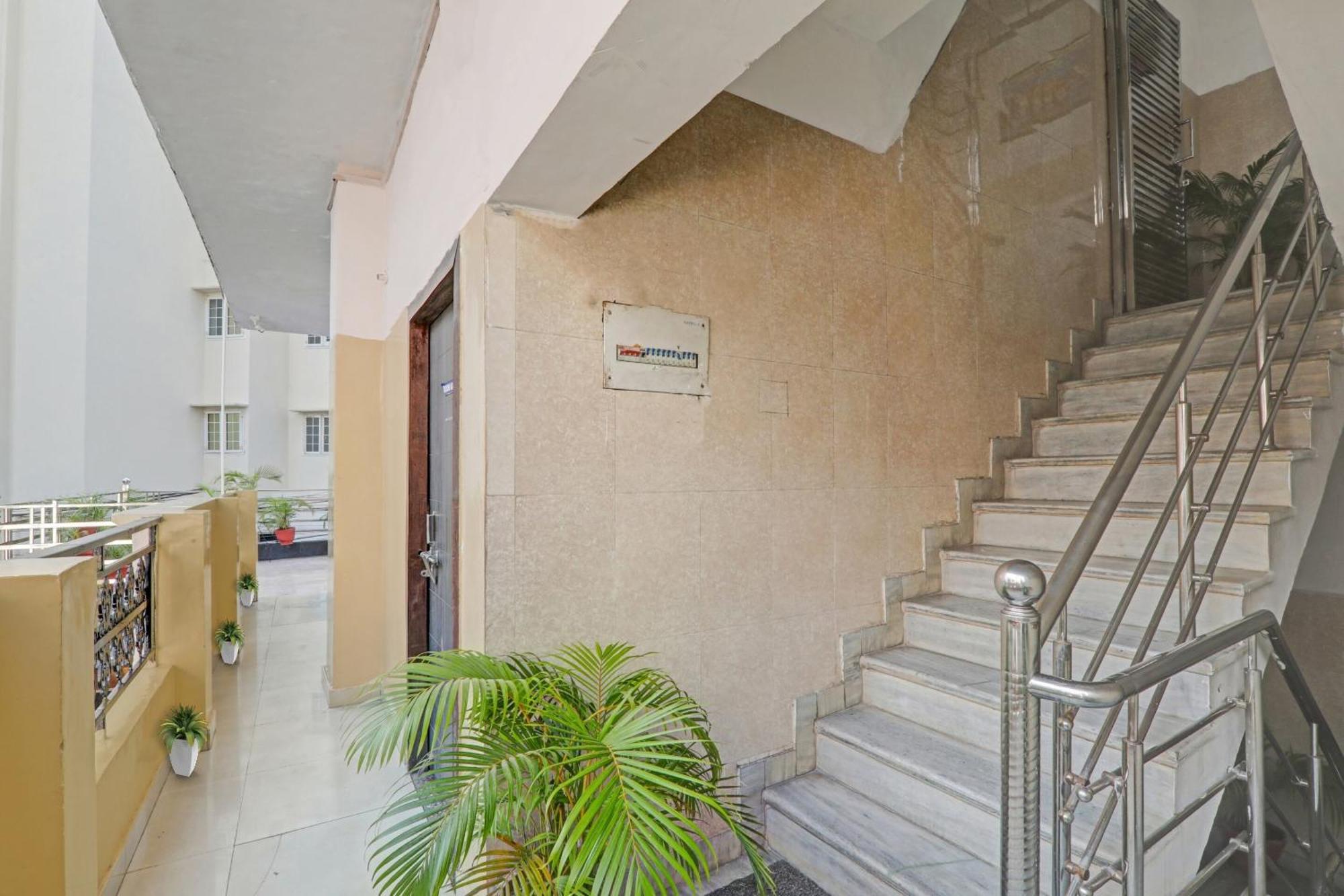 Hotel Oyo Flagship Vills Near Gomti Riverfront Park 4*