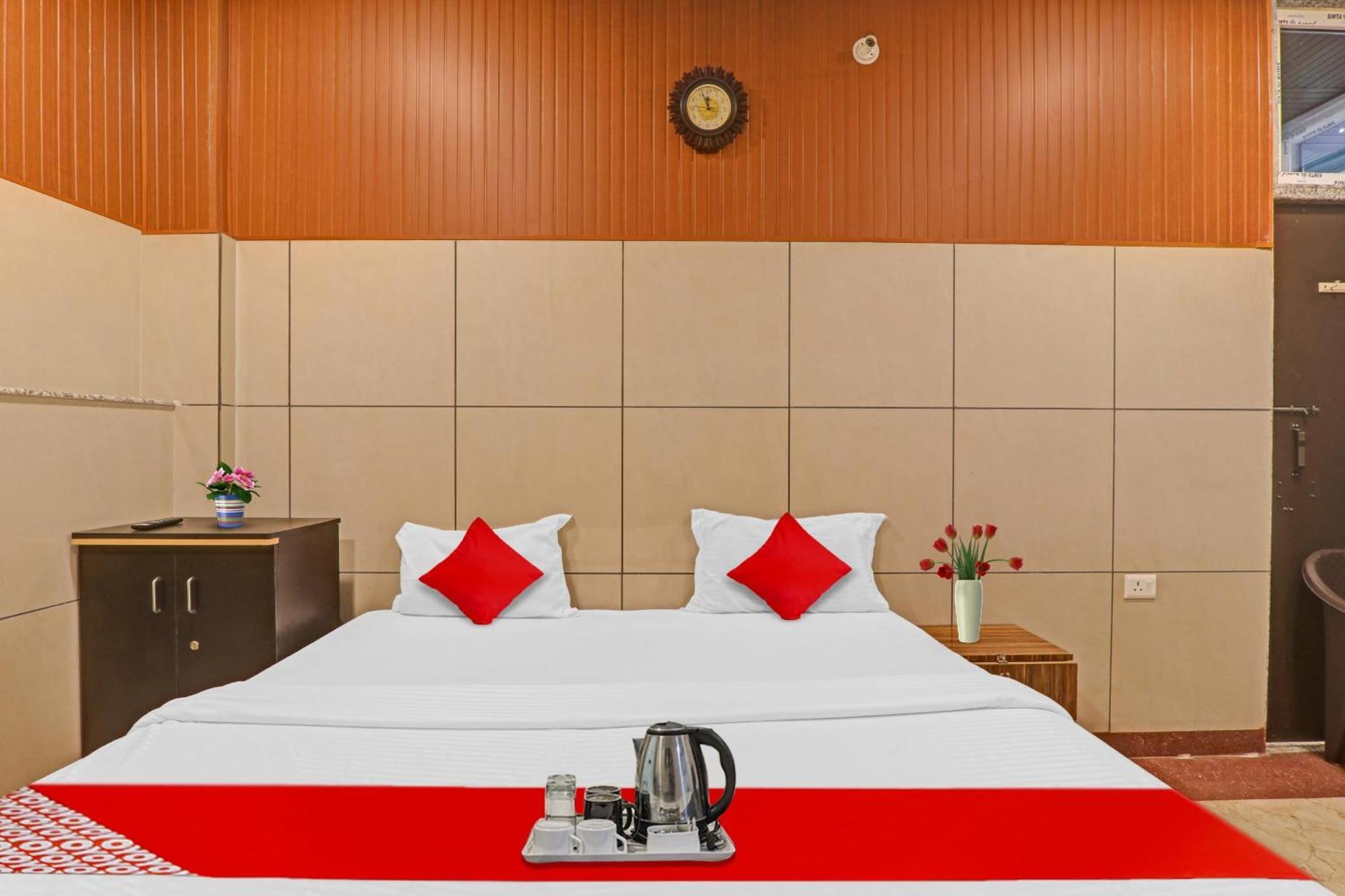 Oyo Flagship Vills Near Gomti Riverfront Park Hotel 4*