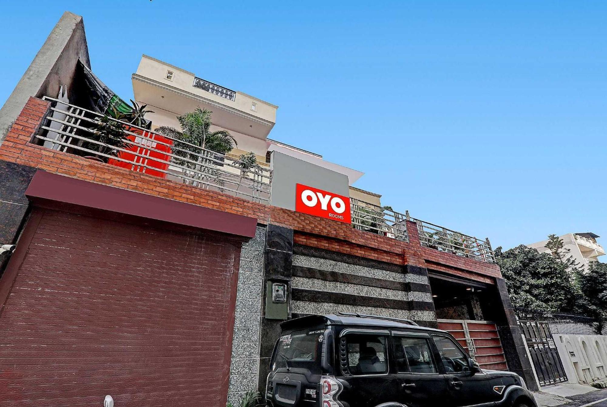 Oyo Flagship Vills Near Gomti Riverfront Park Hotel 4*