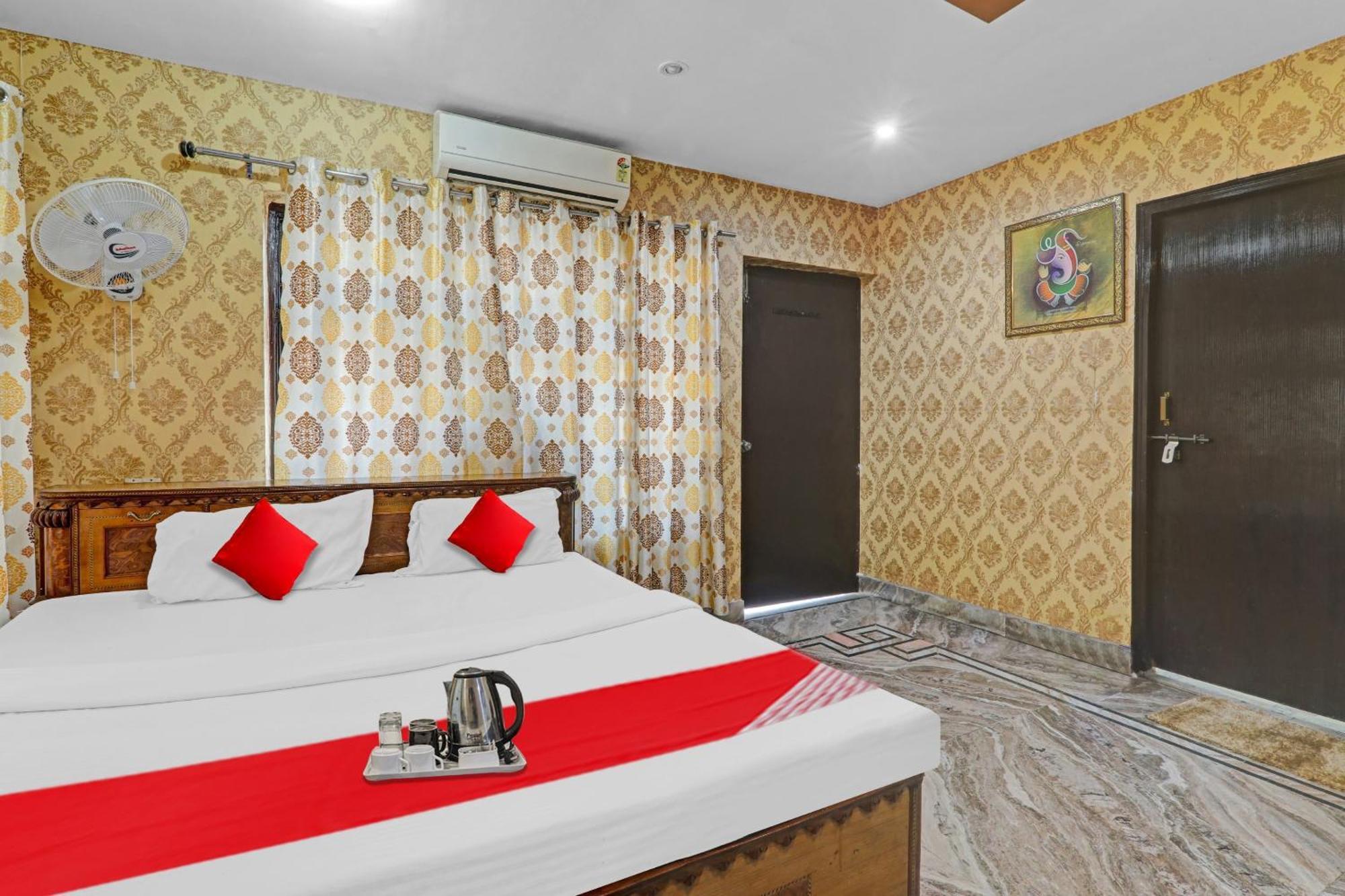 Oyo Flagship Vills Near Gomti Riverfront Park Hotel 4*